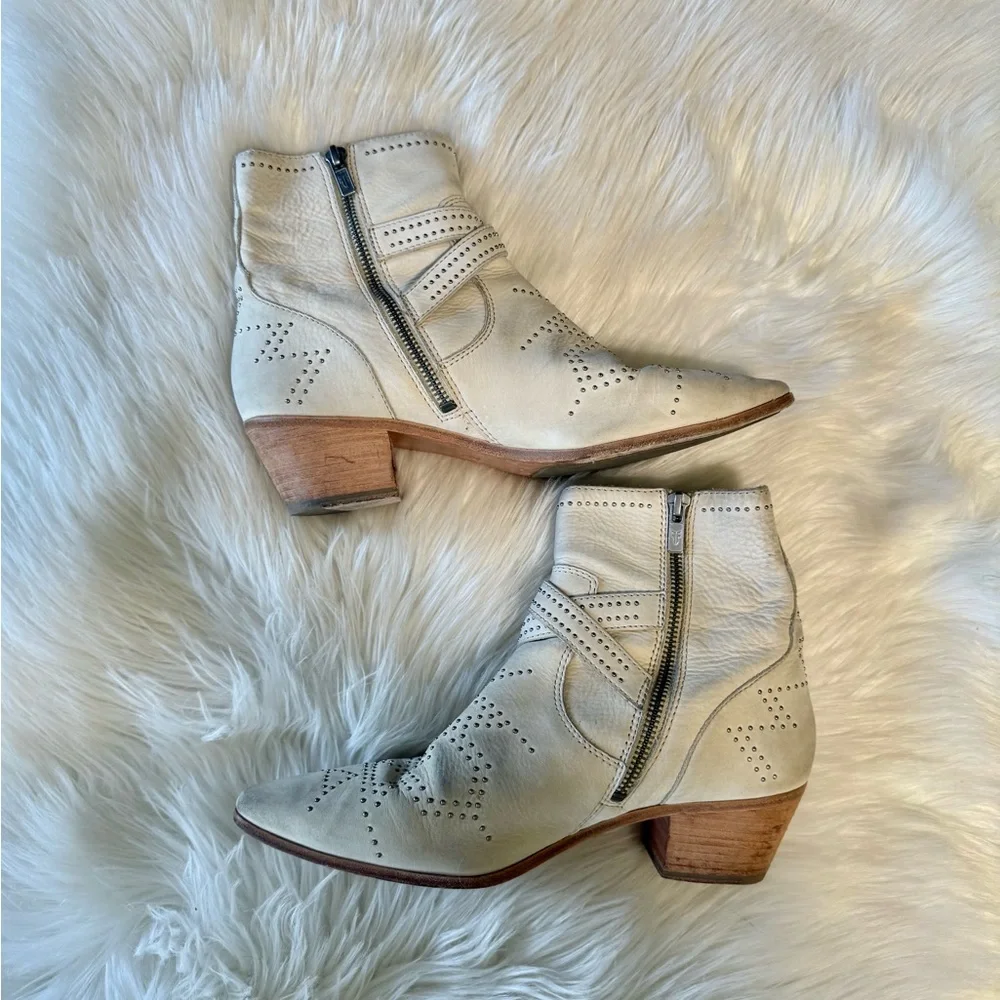 Frye Cream Western Ellen Deco Boots Sz 9 - Picture 5 of 9